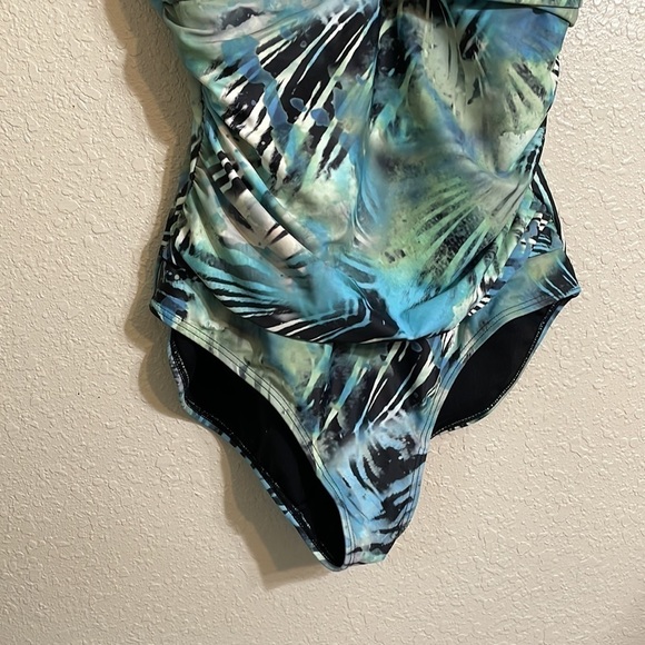 SWIMSUIT for All tropical leaf print - Picture 5 of 10